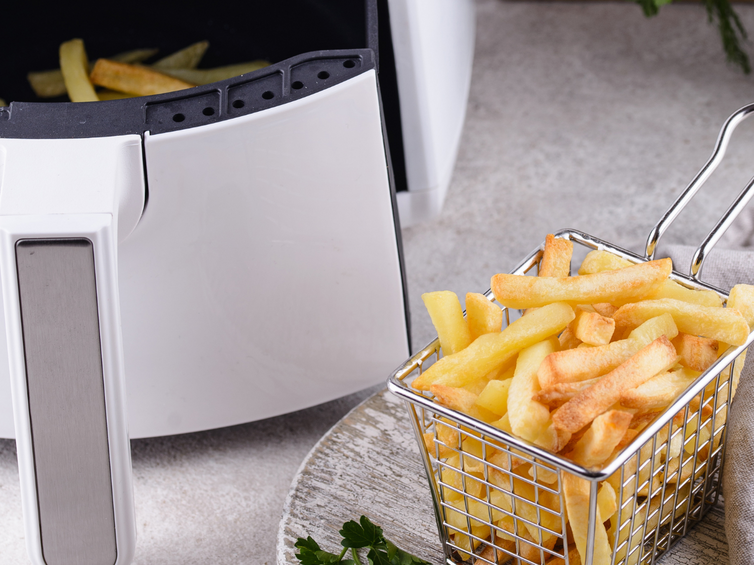 Come fare le patatine fritte in friggitrice ad aria