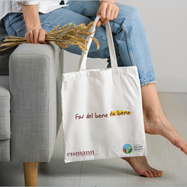 La borsa in tela marchiata città della speranza ed eismann il cui ricavato andrà in beneficenza