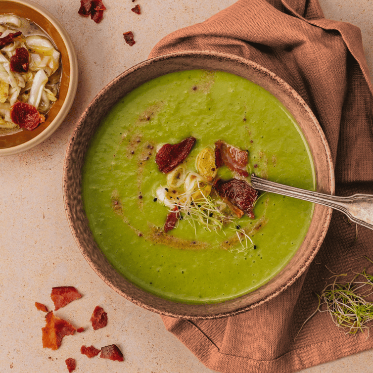 Vellutata di porri con vinaigrette e bacon croccante