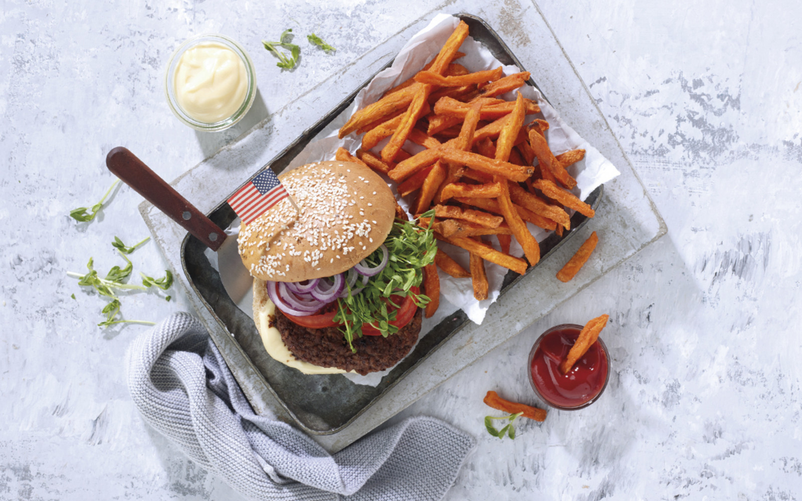 Hamburger con ketchup balsamico e maionese cremosa fatta in casa