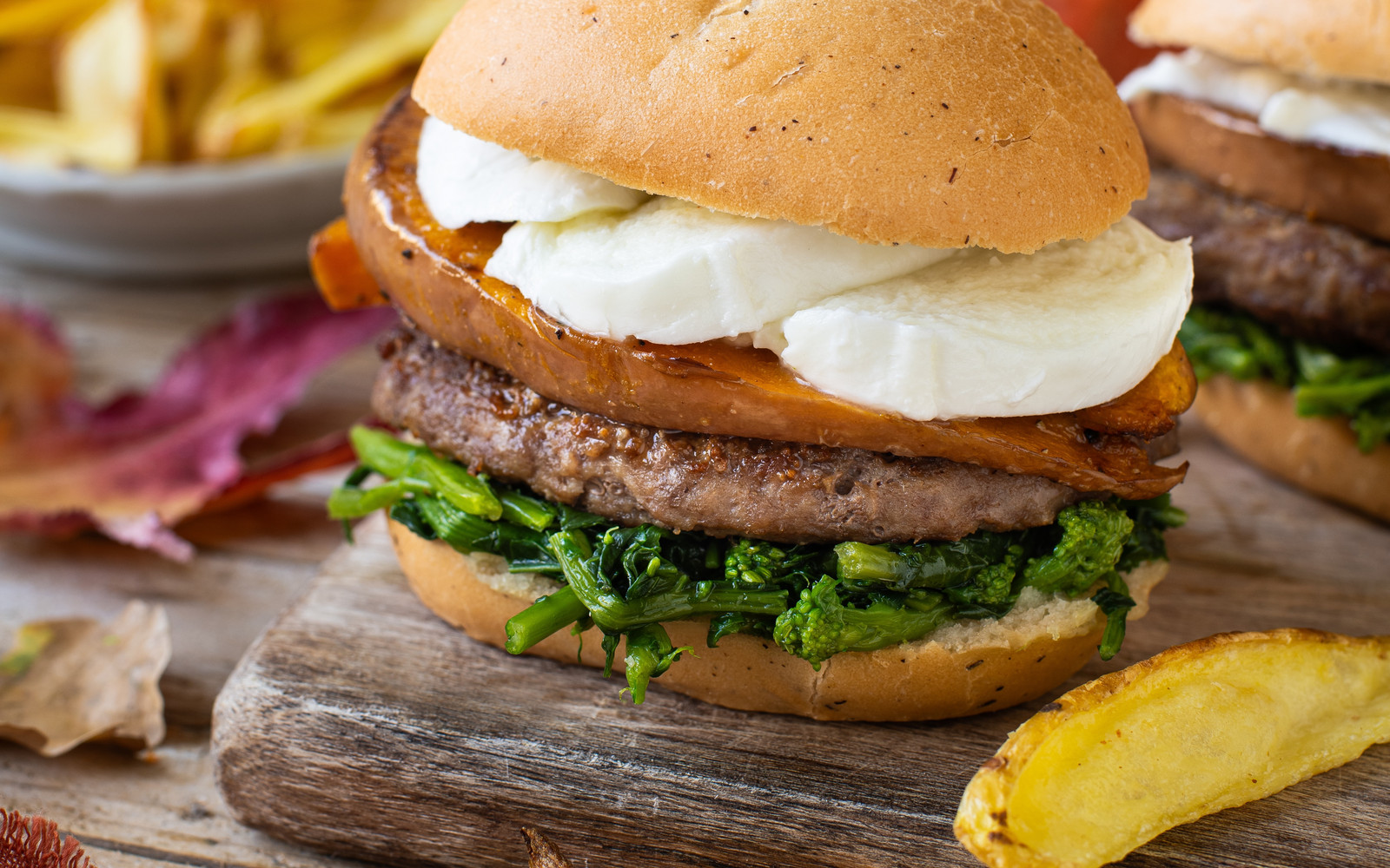 Ciabattine con Burger di Black Angus, Bufala, Cime di Rapa e Zucca Arrosto e Patate Rustiche