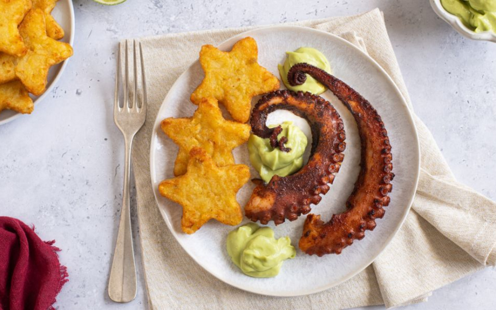 Polpo alla paprika con stelline di rösti e maionese di avocado