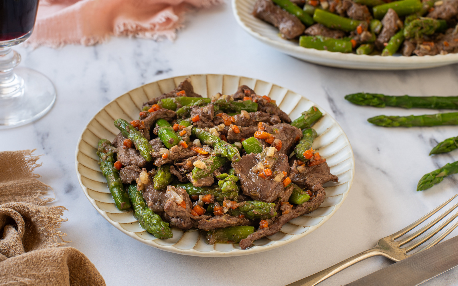 Straccetti di bovino con asparagi