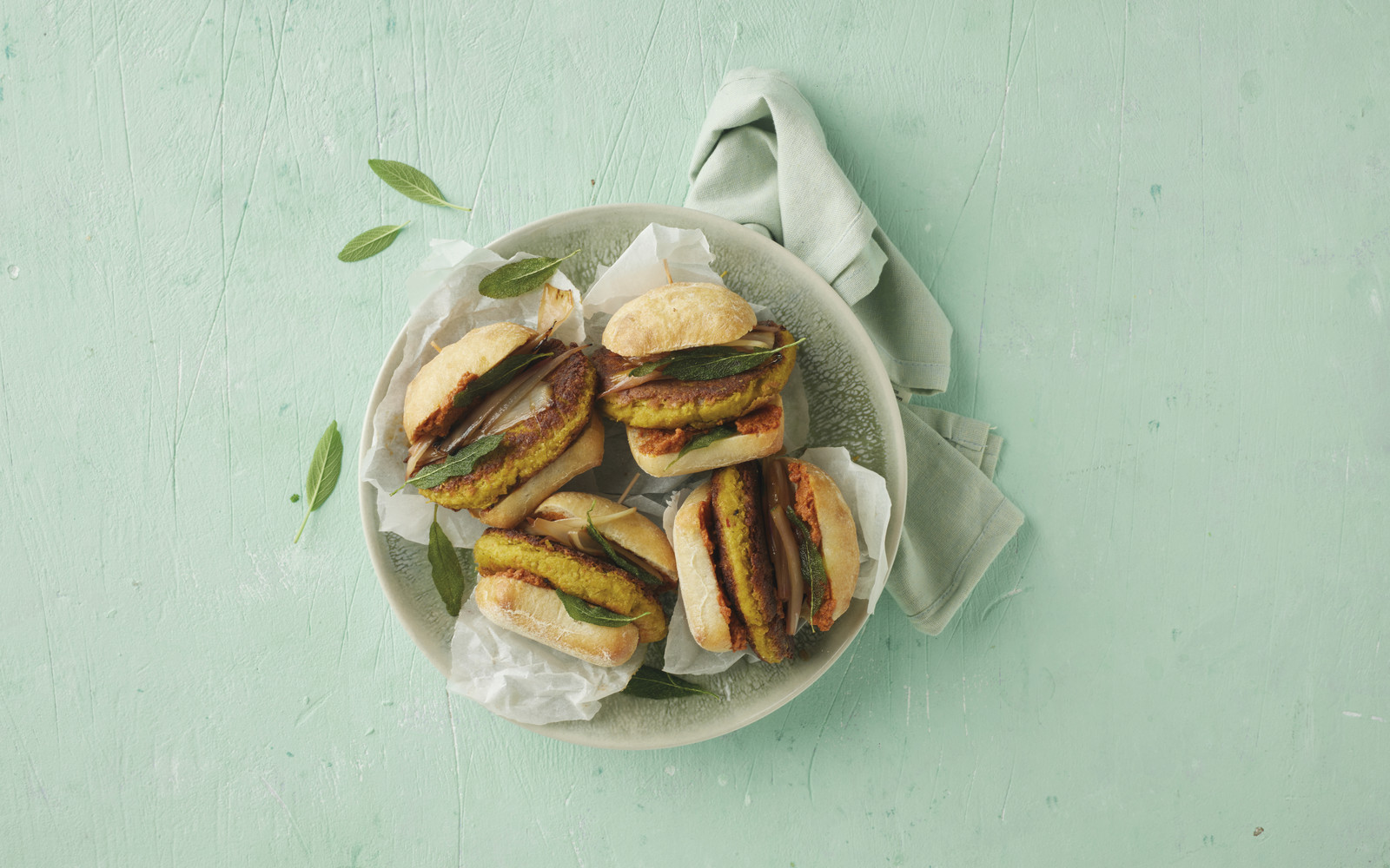Hamburger veggie: broccoli e mais con salvia