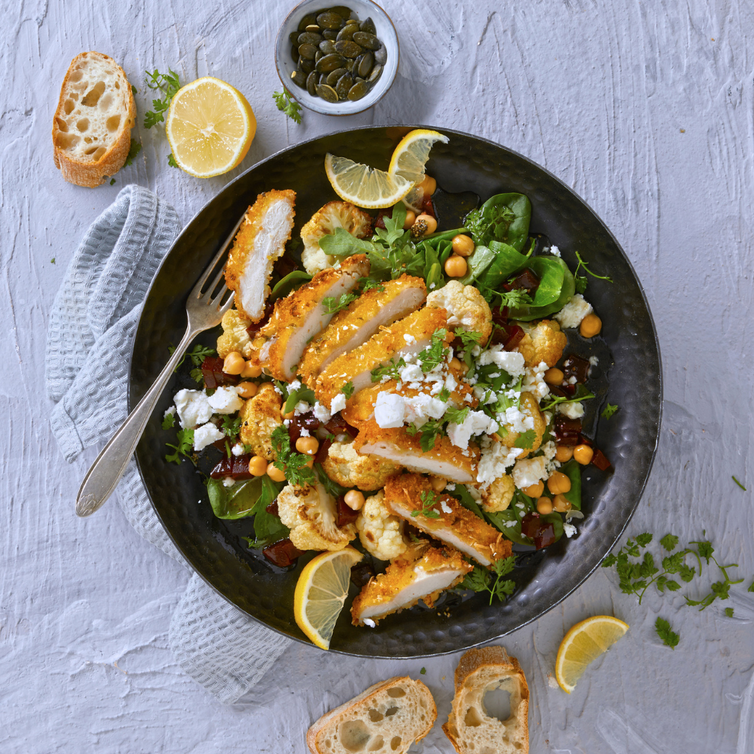 insalata bowl con cotoletta ceci e feta
