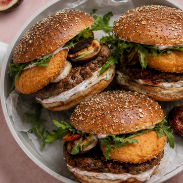 Crispy Burger di pollo con Camembert, fichi e rucola