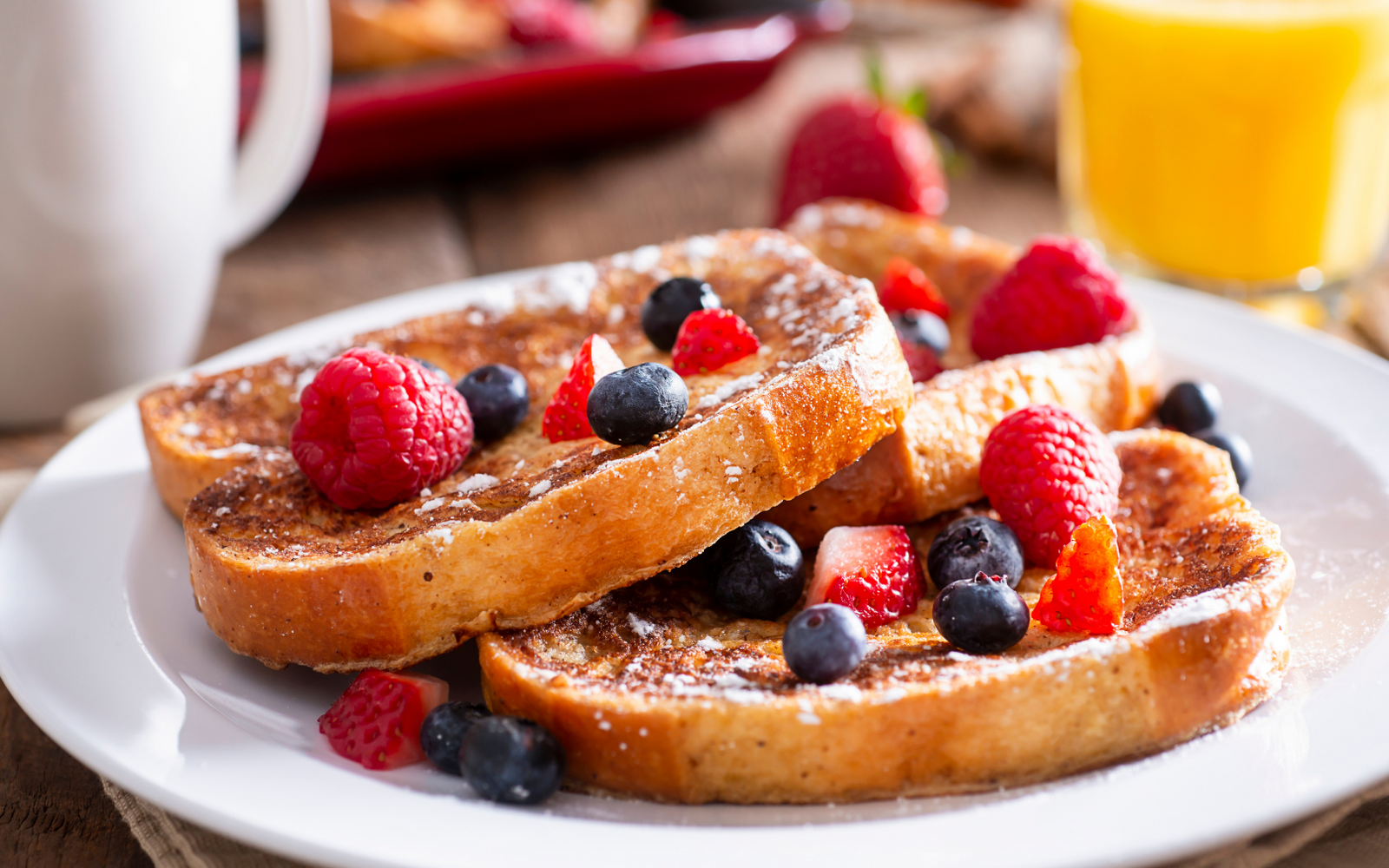 French toast al forno con sciroppo d’acero e frutta fresca